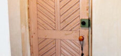 Наши работы в апреле: установка двери с МДФ панелями